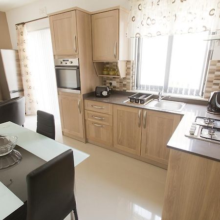 Waterside Apartments Marsalforn Quarto foto