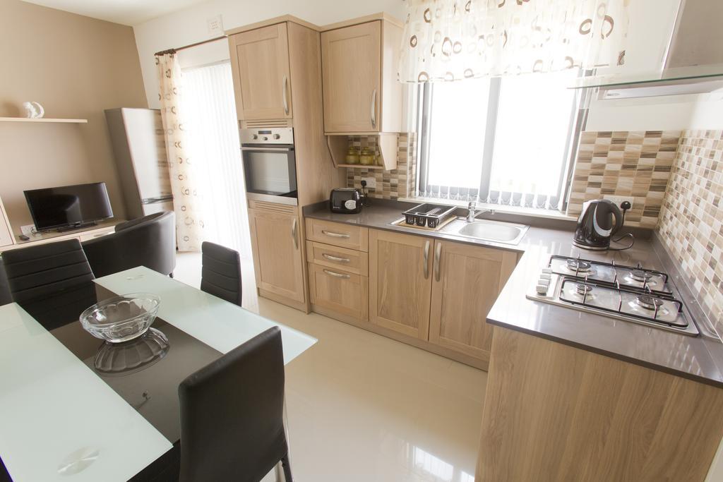 Waterside Apartments Marsalforn Quarto foto