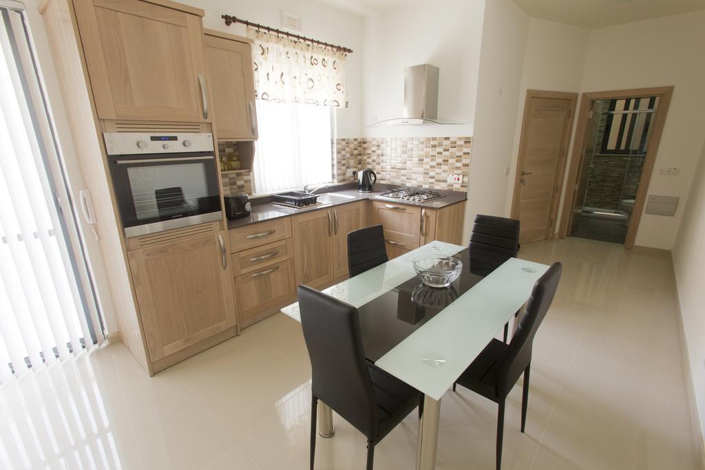 Waterside Apartments Marsalforn Quarto foto